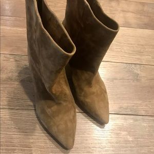 Vince Camuto pointy toe ankle boots 8